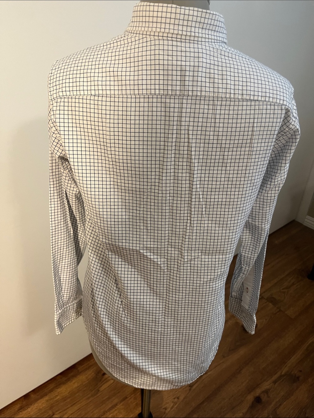Uniqlo White Button-Down Shirt with Navy Windowpane - Picture 4 of 5